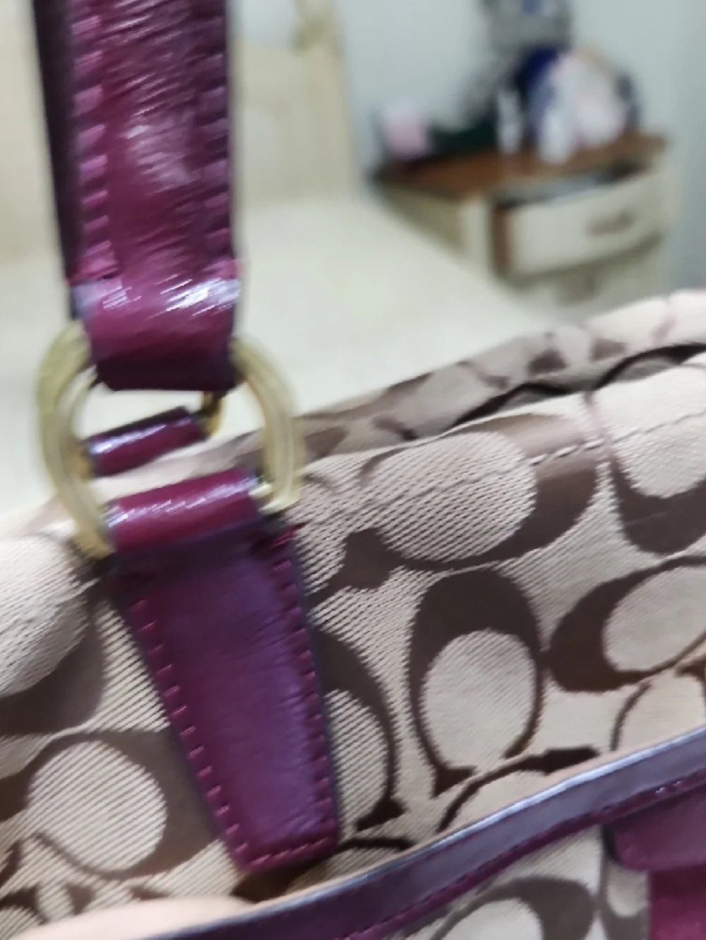 Coach Signature VINTAGE Tote with Burgundy Trim and Beige Jacquard - Picture 15 of 16